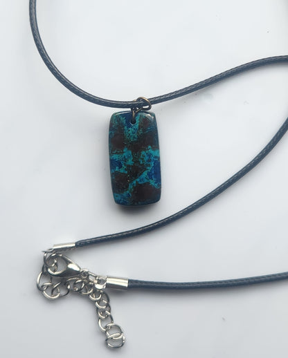 ✨️Pretty hand drilled and carved azurite necklace✨️