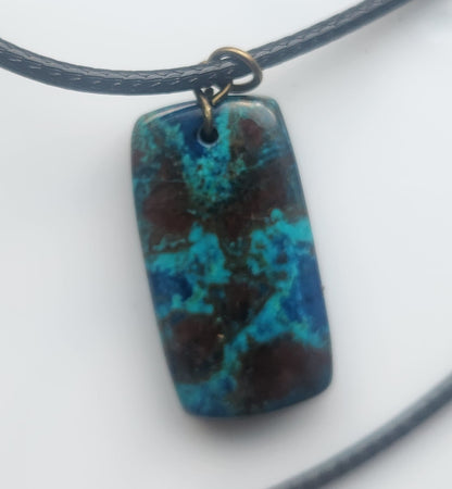 ✨️Pretty hand drilled and carved azurite necklace✨️