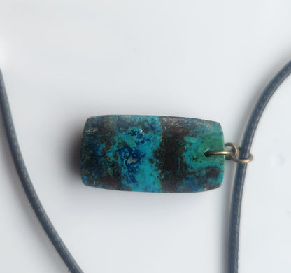 ✨️Pretty hand drilled and carved azurite necklace✨️