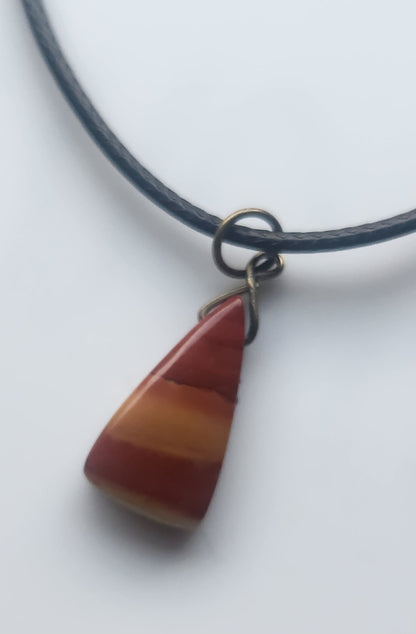 ⭐️✨️Mookaite hand drilled stone necklace!✨️⭐️