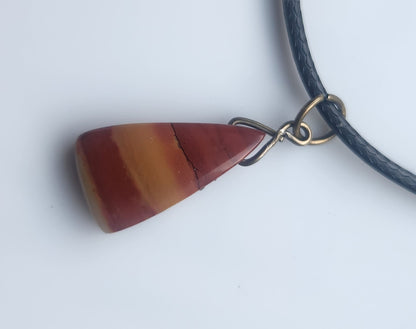 ⭐️✨️Mookaite hand drilled stone necklace!✨️⭐️